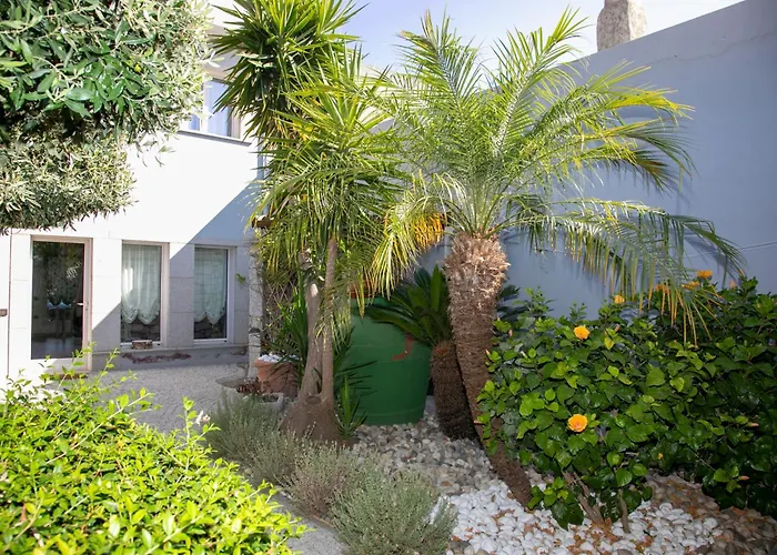Hibiscus B&B